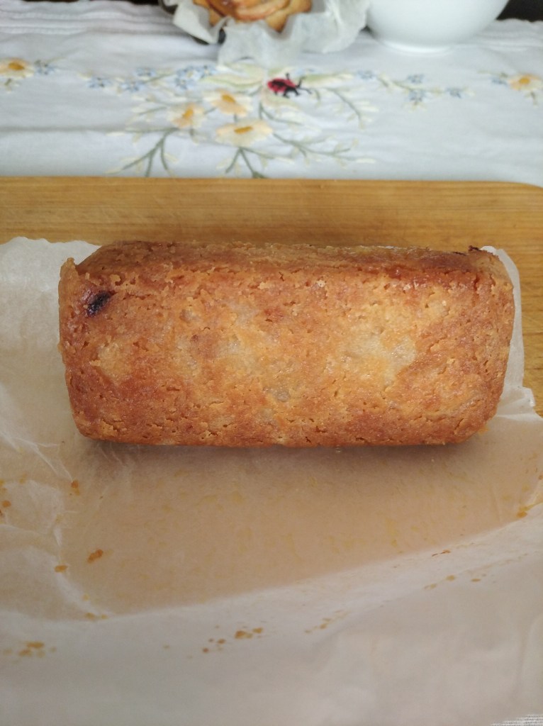 una taza de té 
que acompañará la deliciosa 
tarta de manzana 
bien dorada del horno