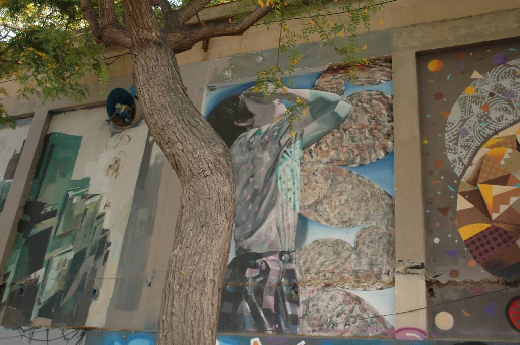 Dibujos, dibujos!

Gritó emocionado un niño.