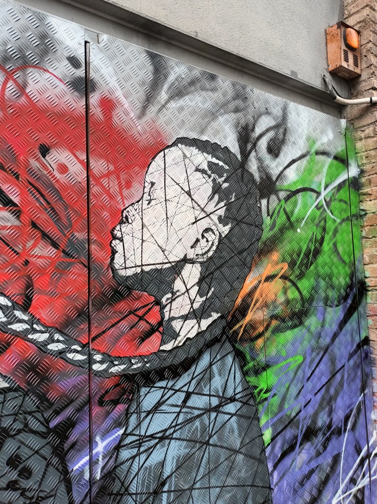 El pelo crece,
los pensamientos se cruzan.