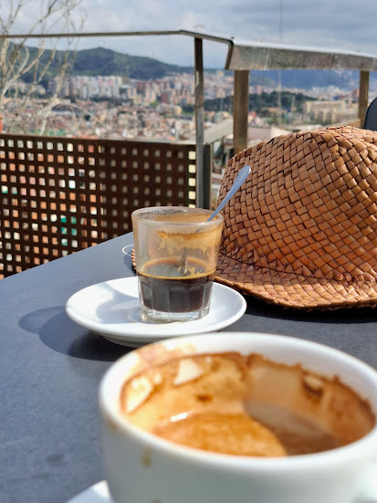Carajillo en la tarasa de la Biblioteca