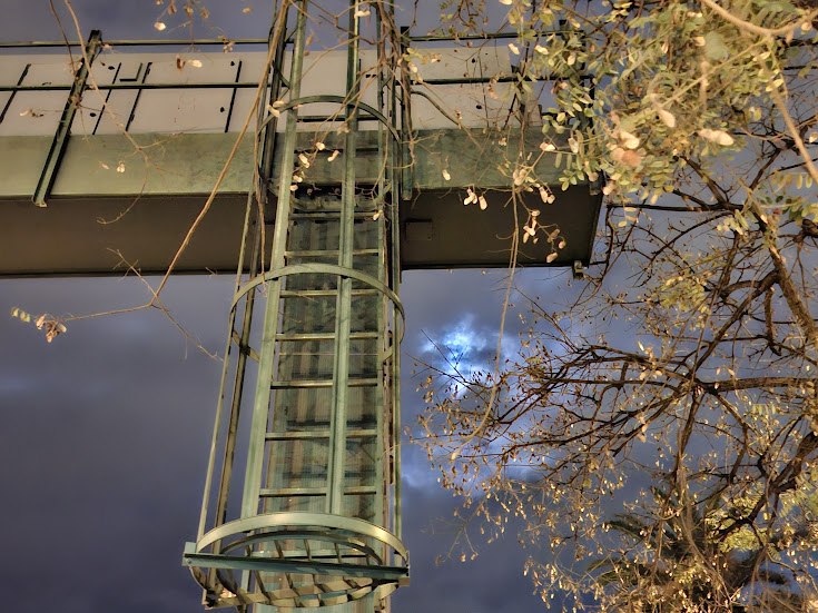 Luna ascunsa de nori